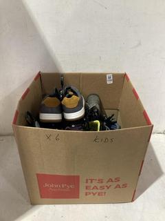 Lot 1396  
            Chesterfield SR44 - Parcel Delivery Only 

                
6 X ASSORTED KIDS TRAINERS TO INCLUDE CLARKS KIKO BLACK TRAINERS SIZE 12.5 KIDS (...