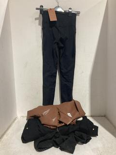 Lot 1405  
            Chesterfield SR44 - Parcel Delivery Only 

                
4 X ASSORTED ADULTS CLOTHES TO INCLUDE BROWN LEATHER TROUSERS SIZE 18 UK (LOCATIO...