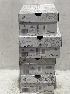 Lot 1414  
            Chesterfield SR44 - Parcel Delivery Only 

                
4 X ASSORTED KIDS SHOES TO INCLUDE CLARKS URBAN SOLO SHOES IN DUSTY PINK SIZE UK ...