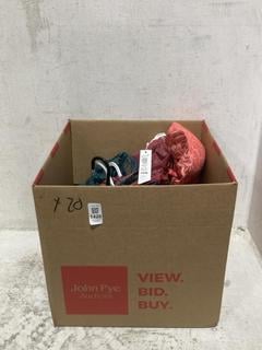 Lot 1420  
            Chesterfield SR44 - Parcel Delivery Only 

                
20 X BOX OF ASSORTED UNDERWEAR ITEMS TO INCLUDE CORAL BRA SIZE 34 D (LOCATION: B8)
