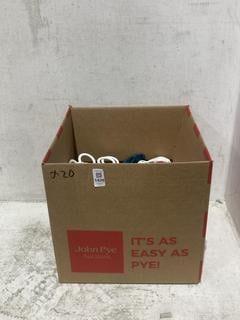 Lot 1426  
            Chesterfield SR44 - Parcel Delivery Only 

                
20 X BOX OF ASSORTED UNDERWEAR ITEMS TO INCLUDE BLUE BRA SIZE 36E (LOCATION: B8)