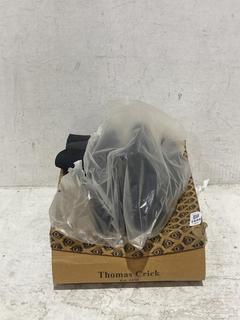 Lot 1448  
            Chesterfield SR44 - Parcel Delivery Only 

                
THOMAS CRICK ADDISON SHOES IN SIZE 12 UK TO INCLUDE THOMAS CRICK SHOES IN BLACK S...