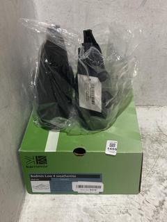 Lot 1455  
            Chesterfield SR44 - Parcel Delivery Only 

                
KARRIMOR BODMIN 4 LOW WEATHERTITE SHOES IN BLACK SIZE 9 UK TO INCLUDE RHINEGOLD B...