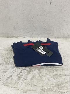 Lot 1464  
            Chesterfield SR44 - Parcel Delivery Only 

                
NFL PATRIOTS T-SHIRT IN NAVY BLUE SIZE XL (LOCATION: A1)