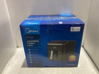 Lot 1495  
            Chesterfield SR44 - Parcel Delivery Only 

                
MIDEA MAD7OF9APK SINGLE DRAWER AIR FRYER - ORIGINAL RRP £119 (LOCATION: A2)