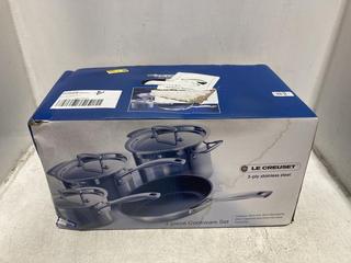 Lot 1562  
            Chesterfield SR44 - Parcel Delivery Only 

                
LE CREUSET 3 PLY 4 PIECE STAINLESS STEEL COOKWARE SET (LOCATION: A4)