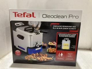 Lot 1635  
            Chesterfield SR44 - Parcel Delivery Only 

                
TEFAL OLEOCLEAN PRO - ORIGINAL RRP £131 (LOCATION: A7)