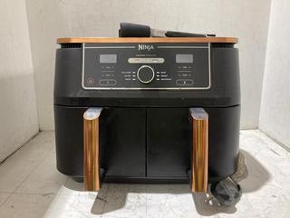 Lot 1703  
            Chesterfield SR44 - Parcel Delivery Only 

                
NINJA DUAL AIRFRYER IN BLACK/COPPER - SILICONE TONGS INCLUDED (LOCATION: A9)