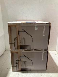 Lot 1708  
            Chesterfield SR44 - Parcel Delivery Only 

                
2 X HONEYWELL AUTOMATIC DIMMING DESK LAMP IN GREY (LOCATION: A9)