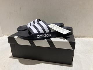Lot 1722  
            Chesterfield SR44 - Parcel Delivery Only 

                
ADIDAS ADVANTAGE BASE 2.0 J TRAINERS IN BLACK UK SIZE 4 TO INCLUDE ADIDAS CLASSIC...