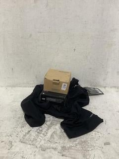 Lot 315  
            Chesterfield SR44 - Parcel Delivery Only 

                
3 X ASSORTED ITEMS TO INCLUDE GORE WEAR SHIELD ARM WARMERS XL/XXL (LOCATION: F8)