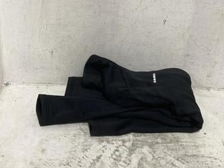Lot 319  
            Chesterfield SR44 - Parcel Delivery Only 

                
MAMMUT BLACK ZIP UP FLEECE SIZE L (LOCATION: F8)