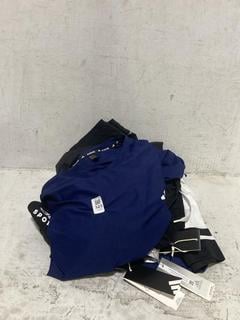 Lot 323  
            Chesterfield SR44 - Parcel Delivery Only 

                
7 X ASSORTED ADIDAS ITEMS TO INCLUDE ADIDAS RUNNING TOP IN NAVY BLUE SIZE L UK (L...