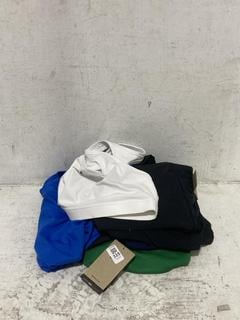 Lot 325  
            Chesterfield SR44 - Parcel Delivery Only 

                
6 X ASSORTED NIKE CLOTHING ITEMS TO INCLUDE NIKE TRAINING BRA SIZE M (LOCATION: F8)