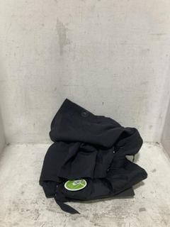 Lot 328  
            Chesterfield SR44 - Parcel Delivery Only 

                
3 X ASSORTED WATERPROOF TROUSERS TO INCLUDE ENDURA TROUSERS IN BLACK SIZE XL (LOC...