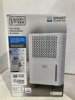 Lot 810  
            Chesterfield SR44 - Parcel Delivery Only 

                
BLACK + DECKER 12L SMART DEHUMIDIFIER & IONISER - ORIGINAL RRP £148 (LOCATION: D7)