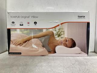 Lot 884  
            Chesterfield SR44 - Parcel Delivery Only 

                
TEMPUR CLASSIC PILLOW - QUEEN LARGE - ORIGINAL RRP £169 (LOCATION: C1)