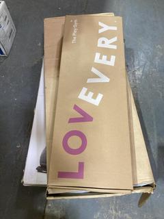 Lot 907  
            Chesterfield SR44 - Parcel Delivery Only 

                
3 X ASSORTED BABY ITEMS TO INCLUDE BABYLO GRAVITY BOUNCER (LOCATION: C2)