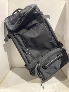 Lot 917  
            Chesterfield SR44 - Parcel Delivery Only 

                
LARGE 2-WHEEL ZIP MULTI-COMPARTMENT TRAVEL CASE IN BLACK (LOCATION: C2)