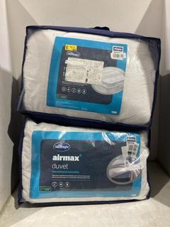 Lot 923  
            Chesterfield SR44 - Parcel Delivery Only 

                
SILENTNIGHT AIRMAX DOUBLE 10.5 TOG DUVET TO INCLUDE SILENTNIGHT AIRMAX SINGLE MAT...