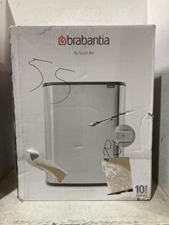Lot 927  
            Chesterfield SR44 - Parcel Delivery Only 

                
BRABANTIA BO TOUCH BIN IN SILVER (LOCATION: C3)