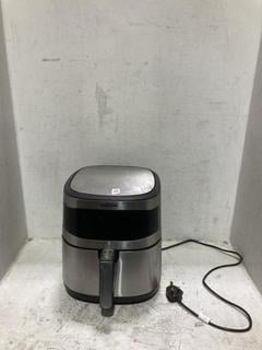 Lot 978  
            Chesterfield SR44 - Parcel Delivery Only 

                
SALTER GO HEALTHY XXL AIR FRYER 8L EK4628V2AZFOB (LOCATION: C5)