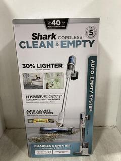 Lot 1009  
            Chesterfield SR47 - Parcel Delivery Only 

                
SHARK CORDLESS CLEAN AND EMPTY VACUUM CLEANER ORIGINAL RRP £350 - MODEL NO. BU352...