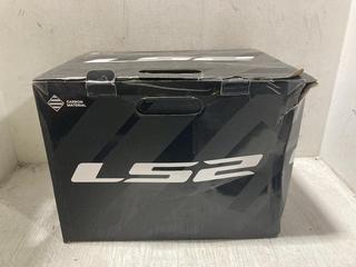 Lot 1039  
            Chesterfield SR47 - Parcel Delivery Only 

                
LS2 FF901 ADVANT X MOTORCYCLE HELMET IN BLACK SIZE L ORIGINAL RRP £430 (LOCATION:...