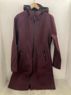 Lot 1134  
            Chesterfield SR47 - Parcel Delivery Only 

                
ILSE JACOBSEN RAIN 37 WATERPROOF COAT IN BURGUNDY SIZE 38 ORIGINAL RRP £261 (3501...