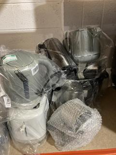 Lot 1141  
            Chesterfield SR47 - Parcel Delivery Only 

                
LOT OF ASSORTED KITCHEN APPLIANCES TO INCLUDE JOHN LEWIS KETTLE IN GREY (3494395)...