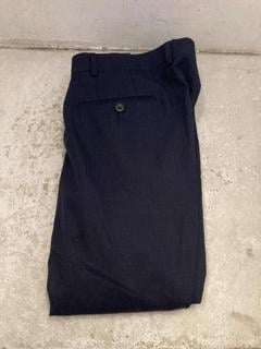 Lot 1148  
            Chesterfield SR47 - Parcel Delivery Only 

                
JOHN LEWIS CLARENDON REGULAR FIT TROUSERS IN NAVY SIZE 32S TO INCLUDE JOHN LEWIS ...