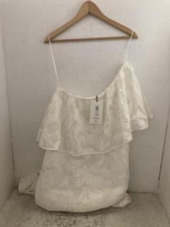 Lot 1149  
            Chesterfield SR47 - Parcel Delivery Only 

                
JOHN LEWIS ST APPLIQUE DRESS IN WHITE SIZE 12 ORIGINAL RRP £249 (3493961) (LOCATI...