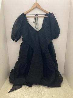 Lot 1181  
            Chesterfield SR47 - Parcel Delivery Only 

                
AND/OR BORDEAUX DRESS IN BURGUNDY SIZE 10 TO INCLUDE NOBODYS CHILD PETITE SADIE M...