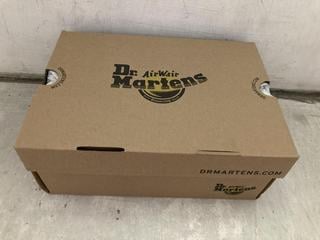 Lot 211  
            Chesterfield SR47 - Parcel Delivery Only 

                
DR MARTENS ADULTS ZEBZAG MULE IN BLACK SIZE 7 ORIGINAL RRP £120 (LOCATION: A8)