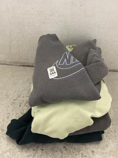 Lot 244  
            Chesterfield SR47 - Parcel Delivery Only 

                
4 X ASSORTED NIKE CHILDRENS CLOTHING TO INCLUDE JOGGING BOTTOMS IN GREY SIZE 4Y (...