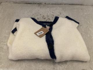 Lot 245  
            Chesterfield SR47 - Parcel Delivery Only 

                
BODEN WOMENS HOLLY BOUCLE KNITTED CARDIGAN IN IVORY SIZE 12 ORIGINAL RRP £129 (LO...