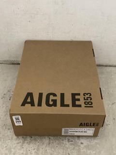 Lot 269  
            Chesterfield SR47 - Parcel Delivery Only 

                
AIGLE LESS FORPLUS M2 CLOG IN SUREAU SIZE 7.5 (LOCATION: A10)