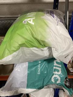 Lot 277  
            Chesterfield SR47 - Parcel Delivery Only 

                
SLUMBERDOWN ANTI ALLERGY MEDIUM SUPPORT PILLOW PAIR TO INCLUDE SUPERBOUNCE MEDIUM...