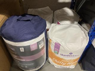 Lot 283  
            Chesterfield SR47 - Parcel Delivery Only 

                
4 X ASSORTED BEDDING ITEMS TO INCLUDE SILENTNIGHT HOTEL COLLECTION KING 10.5 TOG ...