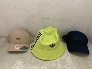 Lot 287  
            Chesterfield SR47 - Parcel Delivery Only 

                
3 X ASSORTED HATS TO INCLUDE LEVIS FLEXIFIT 110 CAP IN BEIGE ONE SIZE. (LOCATION:...