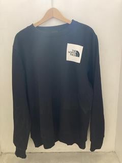Lot 296  
            Chesterfield SR47 - Parcel Delivery Only 

                
THE NORTH FACE MENS FINE CREW SWEATSHIRT IN BLACK SIZE LARGE. (LOCATION: A11)