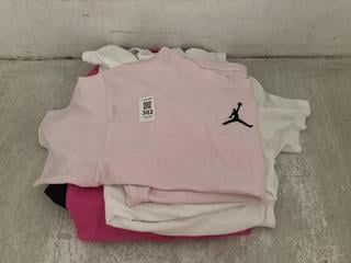 Lot 302  
            Chesterfield SR47 - Parcel Delivery Only 

                
4 X ASSORTED CLOTHING TO INCLUDE CHILDRENS AIR JORDAN TEE IN PINK SIZE M. (LOCATI...