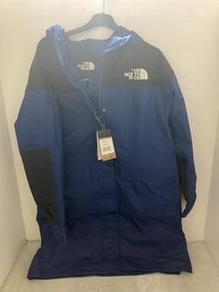 Lot 305  
            Chesterfield SR47 - Parcel Delivery Only 

                
THE NORTH FACE WOMENS REIGN ON PARKA JACKET IN BLUE/ BLAXK SIZE M. (LOCATION: A11)