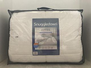 Lot 312  
            Chesterfield SR47 - Parcel Delivery Only 

                
SILENTNIGHT COSY CUDDLES BODY PILLOW TO INCLUDE SNUGGLEDWON HOTEL COLLECTION LUXU...