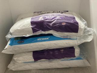 Lot 318  
            Chesterfield SR47 - Parcel Delivery Only 

                
4 X ASSORTED BEDDING ITEMS TO INCLUDE SLUMBERDOWN BOX EDGE WALLED PILLOW. (LOCATI...