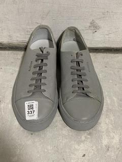 Lot 337  
            Chesterfield SR47 - Parcel Delivery Only 

                
AXEL ARIGATO CLEAN 90 TRAINERS IN GREY SIZE EU 38 (LOCATION: A12)