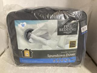 Lot 348  
            Chesterfield SR47 - Parcel Delivery Only 

                
THE FINE BEDDING COMPANY FOUR SEASONS 4.5 + 9 TOG SUPERKING SPUNDOWN DUVET (LOCAT...