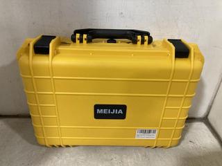 Lot 358  
            Chesterfield SR47 - Parcel Delivery Only 

                
MEIJIA WATERPROOF HARDCASE IN YELLOW (LOCATION: B1)