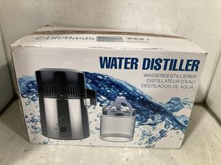 Lot 368  
            Chesterfield SR47 - Parcel Delivery Only 

                
LIFEBASIS WATER DISTILLER - MODEL NO. BST-007 (LOCATION: B1)