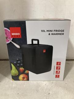 Lot 373  
            Chesterfield SR47 - Parcel Delivery Only 

                
SENSIO HOME 10L MINI FRIDGE AND WARMER (LOCATION: B1)